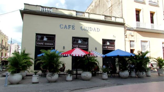 Café Ciudad: clear exterior shot of venue