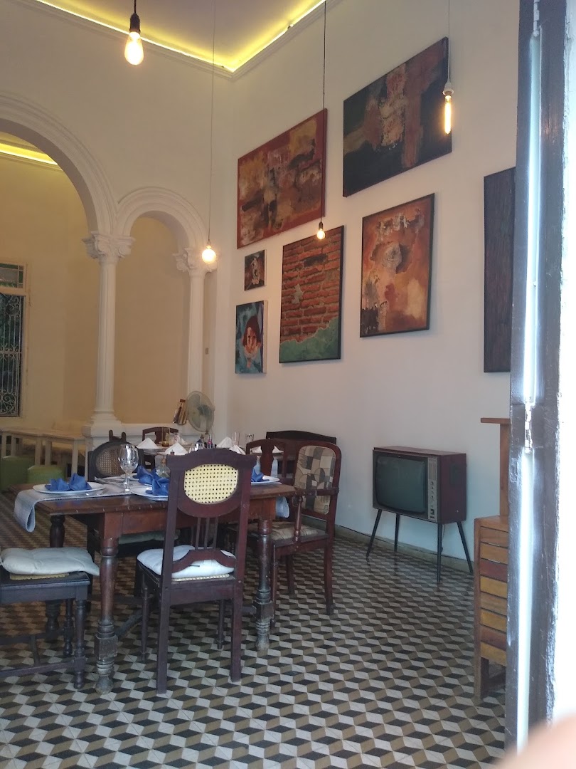 Café Ciudad: inviting interior atmosphere