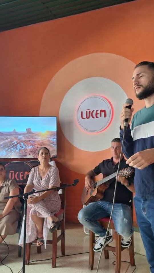 Centro Literario Severo Sarduy: live cultural performance atmosphere