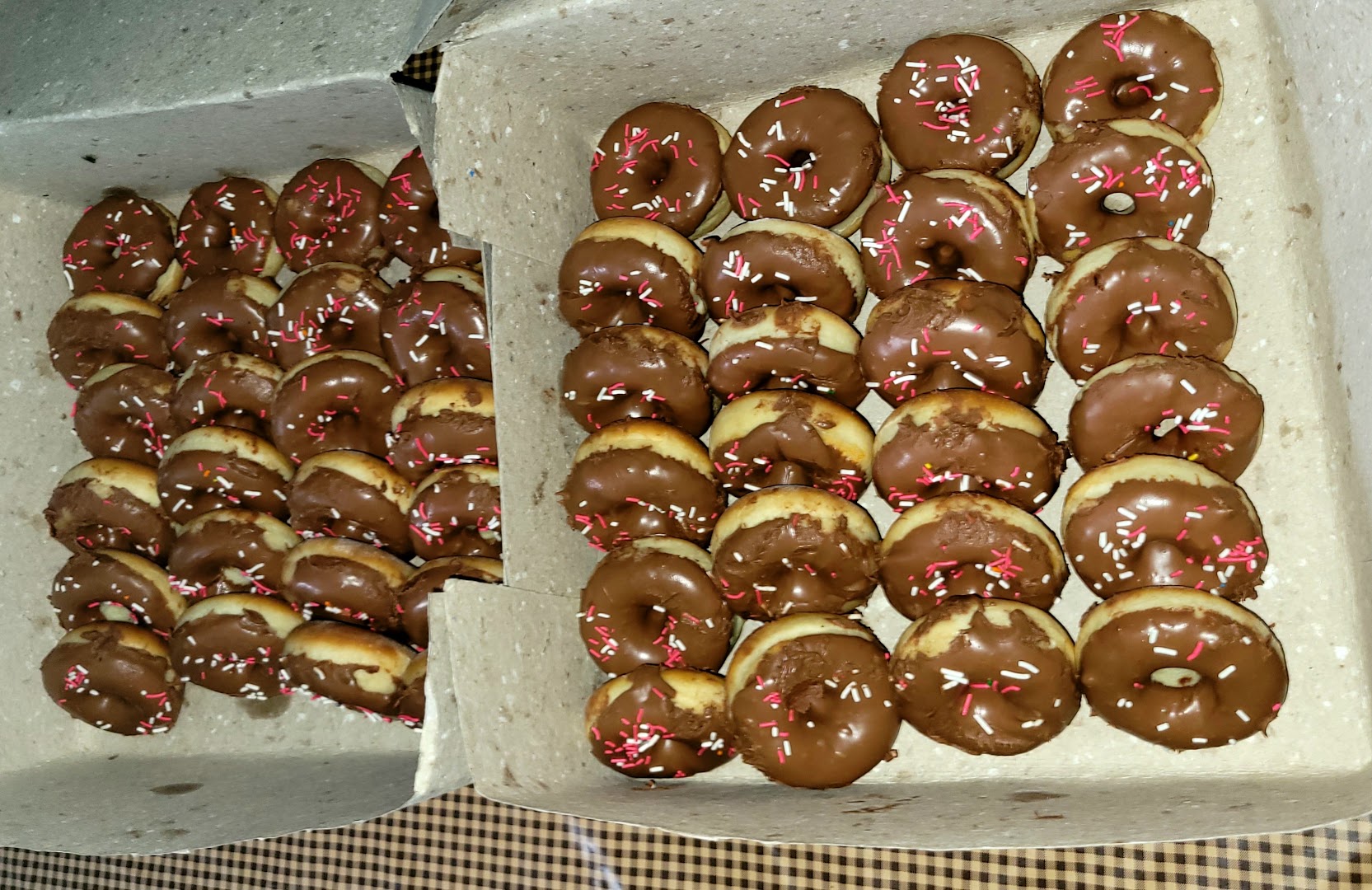 Dulces Pobre: appetizing photo of fresh donuts