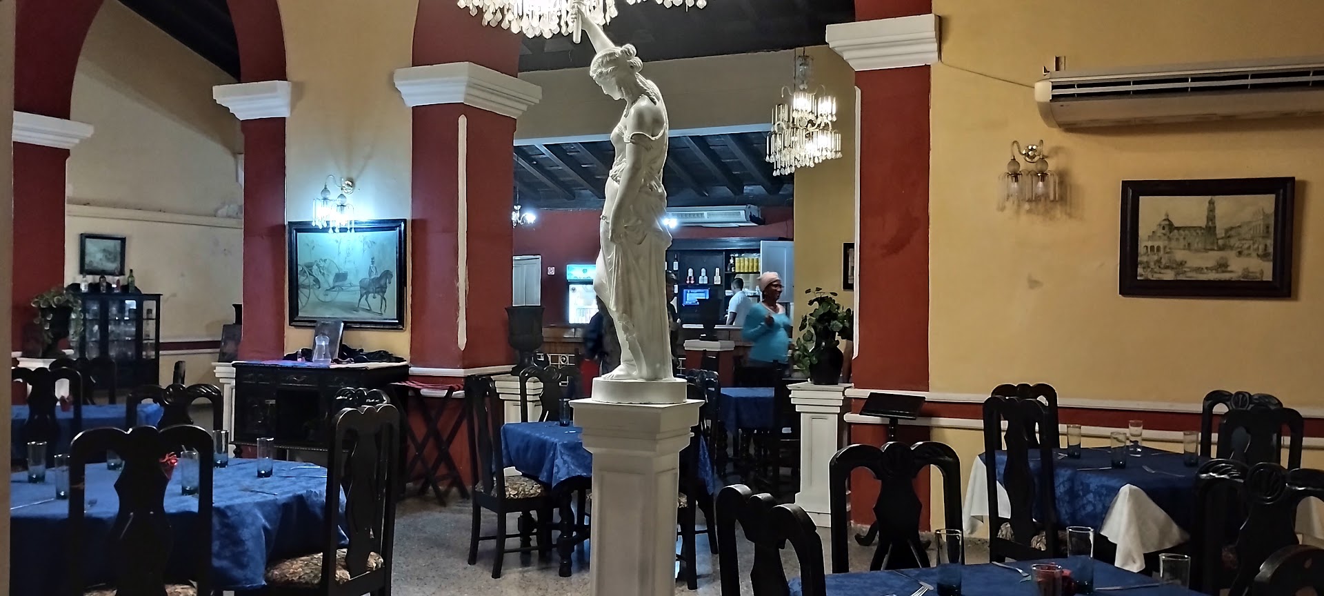 La Volanta: clear, inviting restaurant interior shot