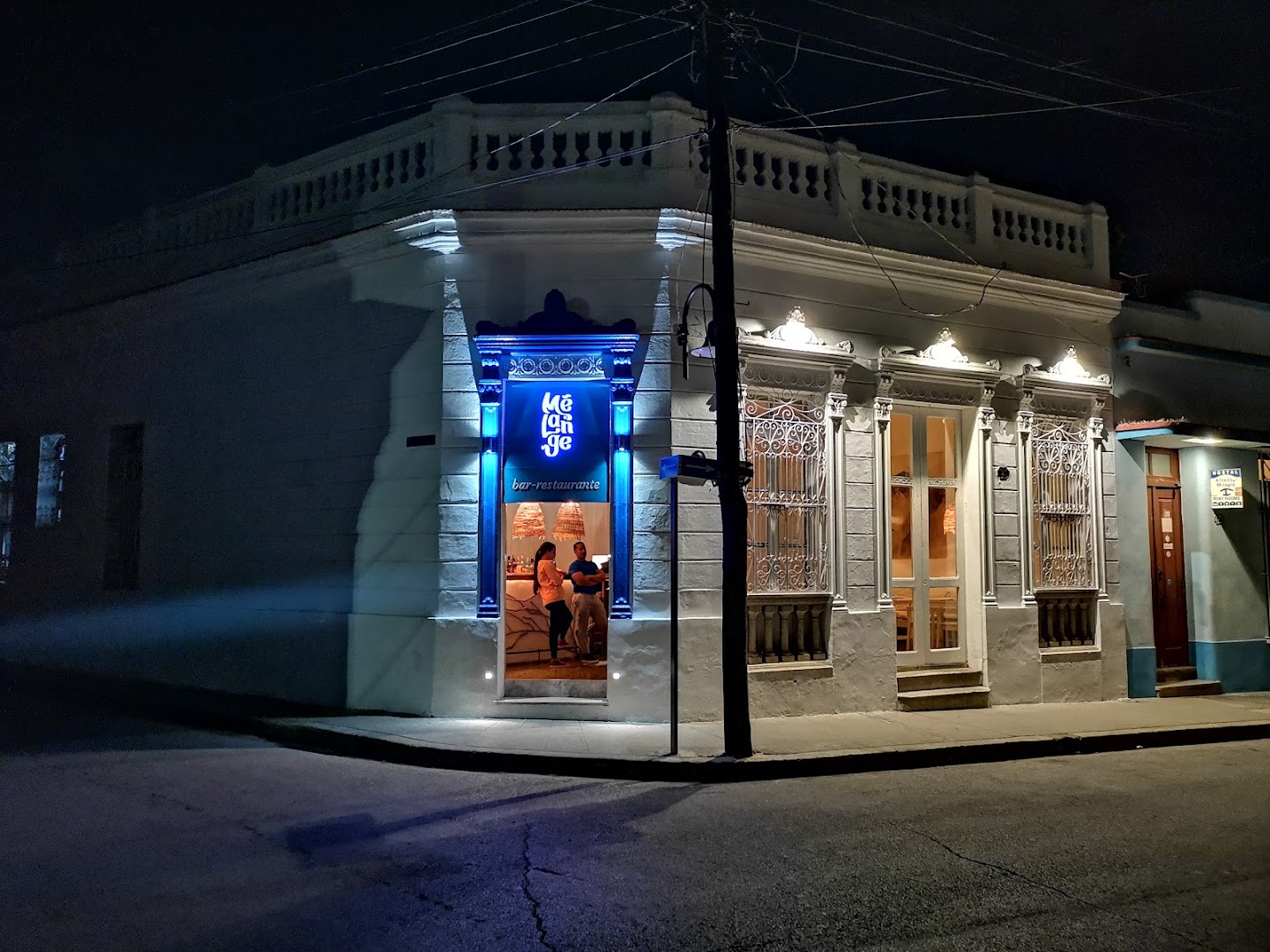 Melange Restaurant/Bar: attractive night shot of venue