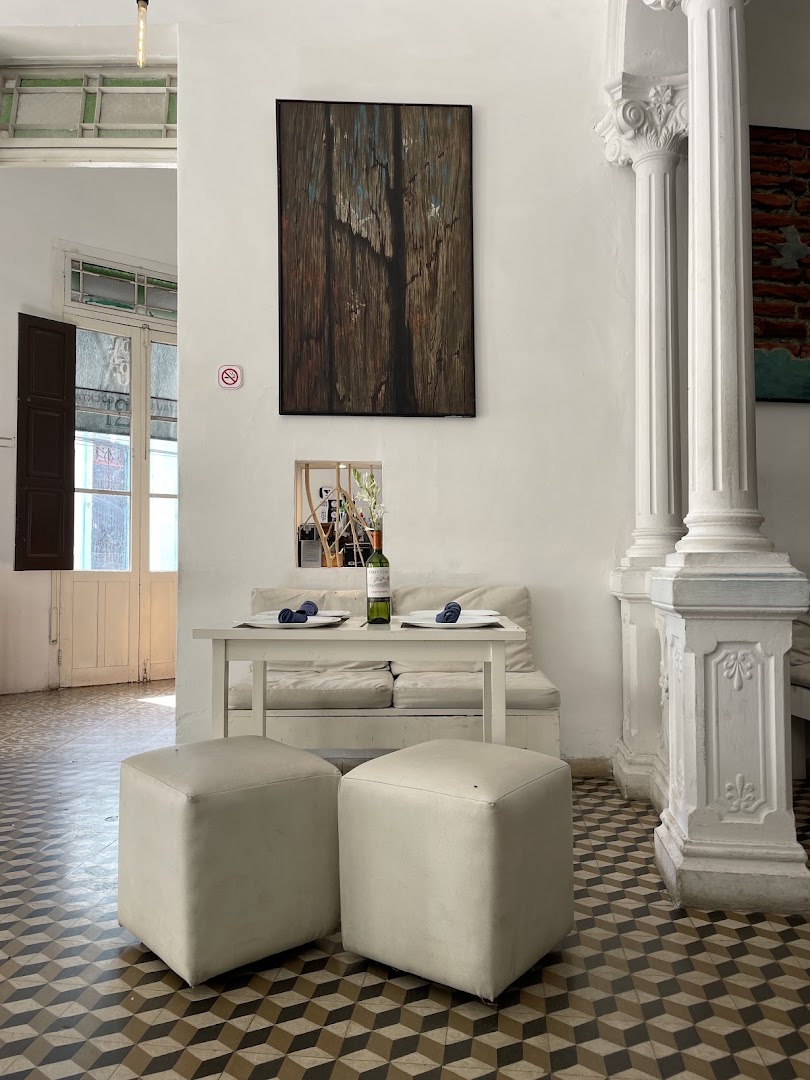 Melange Restaurant/Bar: attractive, well-composed interior shot