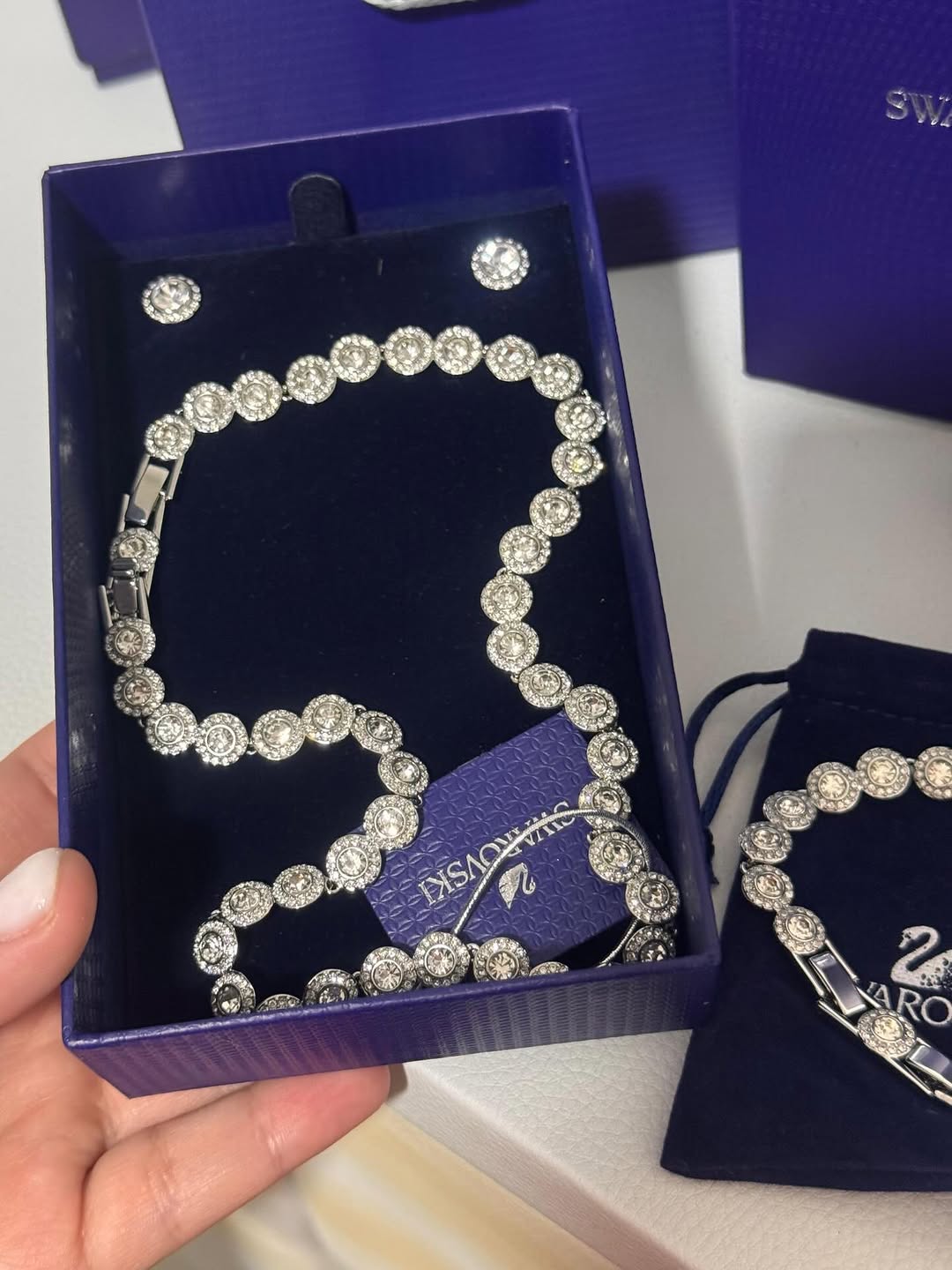 Shaki Silver: clear product display of jewelry