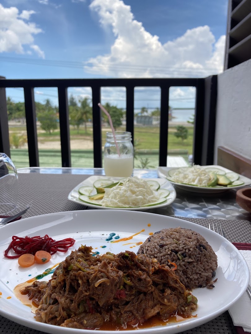 2212 Restaurant & Bar: appetizing food with scenic view