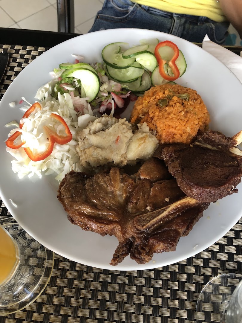 Café Paulina: appetizing photo of served food