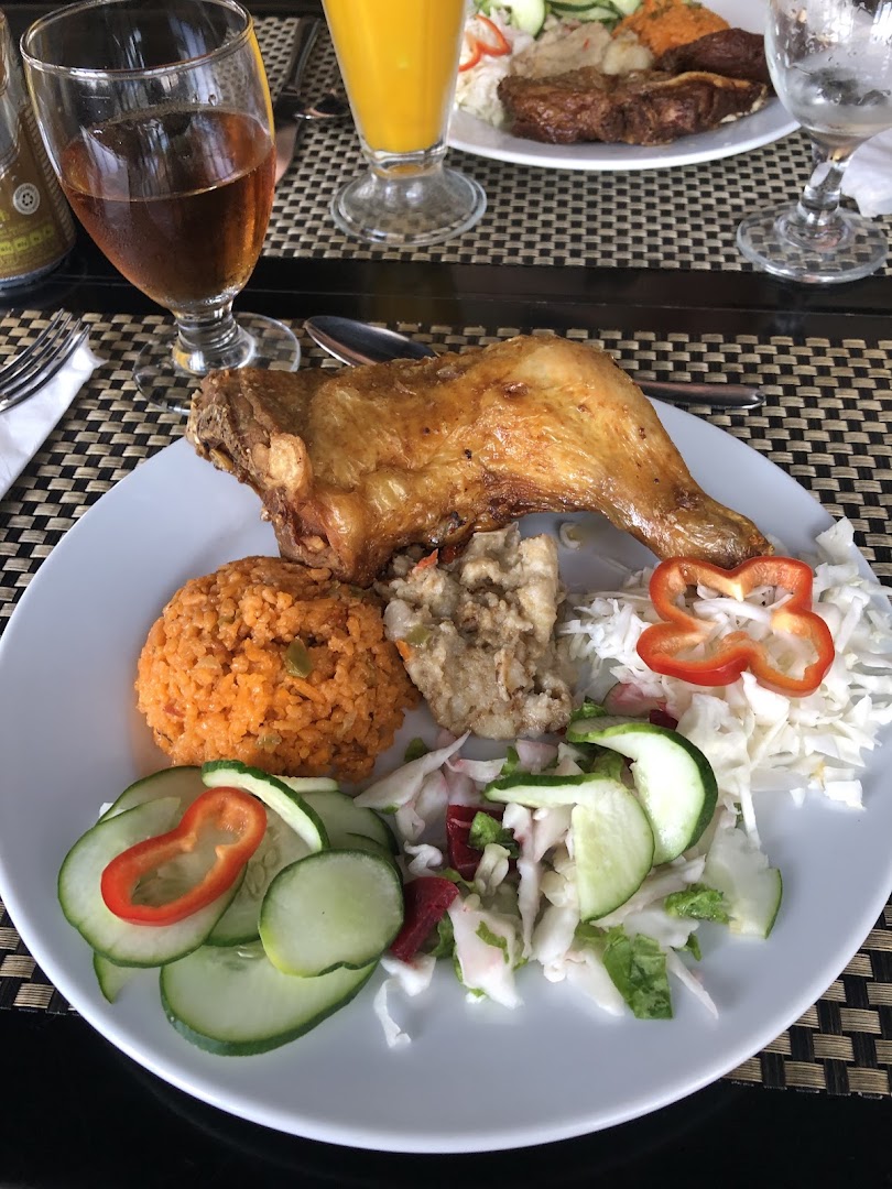 Café Paulina: appetizing photo of served food