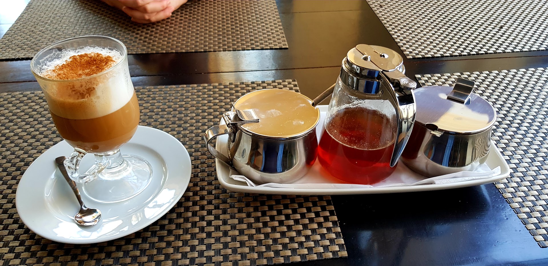 Café Paulina: appetizing photo of coffee service