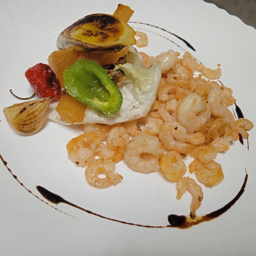 Debut Restaurante: appetizing, well-lit food presentation