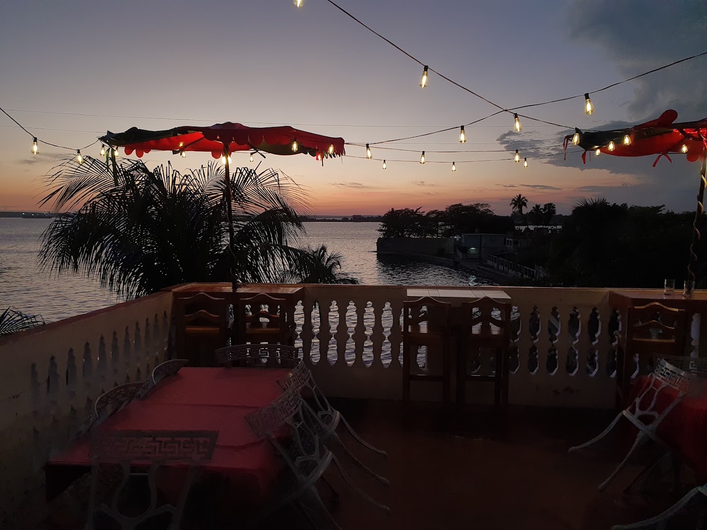 El Ocaso: beautiful atmospheric terrace sunset view