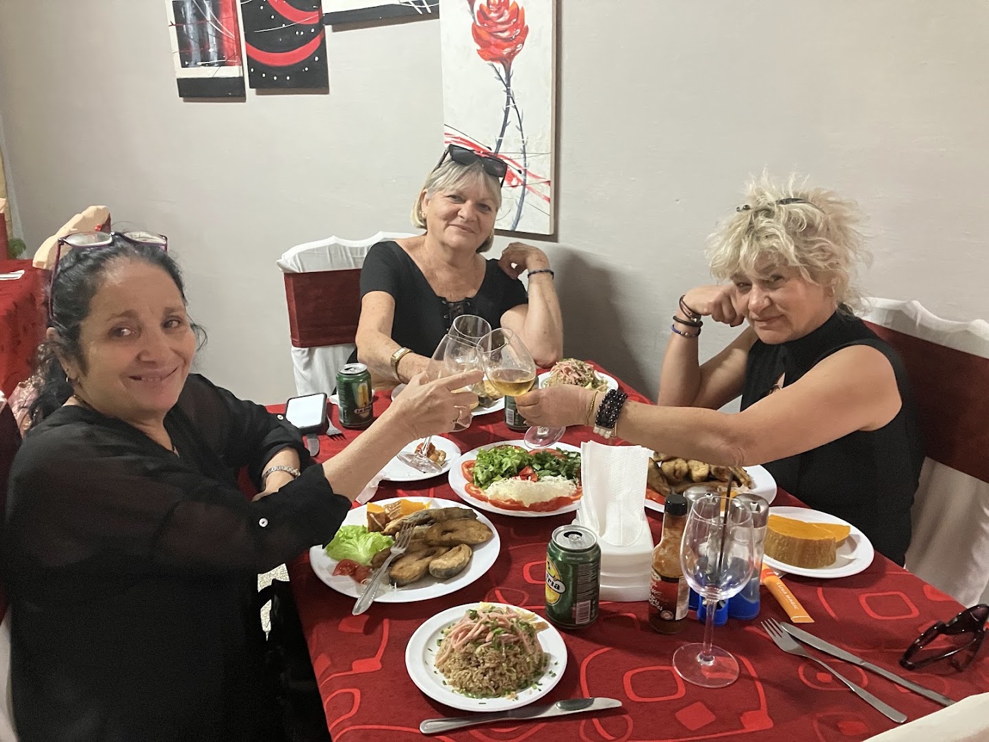 Paladar Don Garrido: customers enjoying the food