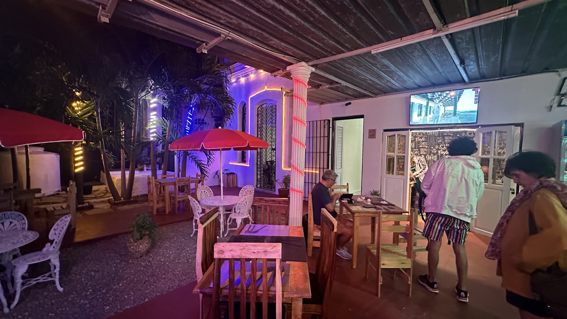 A La Turca: inviting bar atmosphere