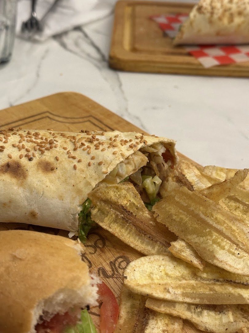 A La Turca: appetizing photo of served food