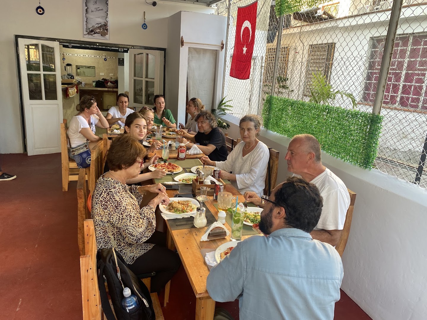 A La Turca: happy customers enjoying venue