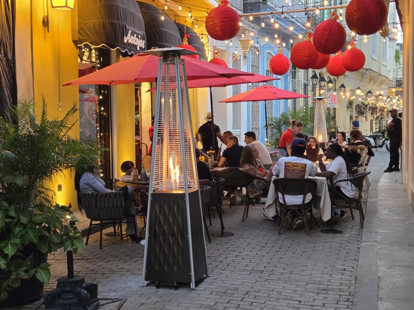 Antojos: inviting atmosphere and professional quality