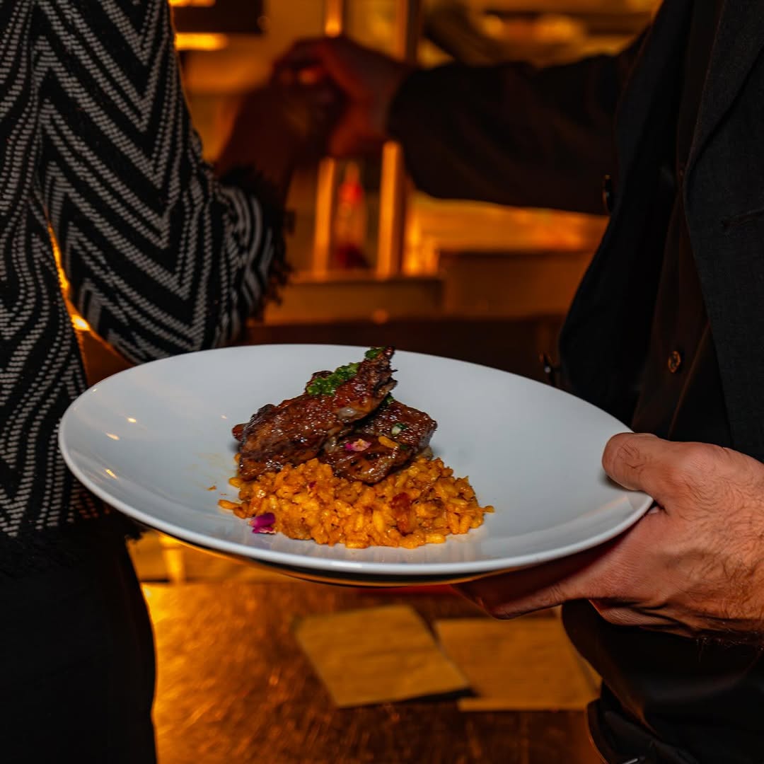 El Cocinero: professional food presentation and service