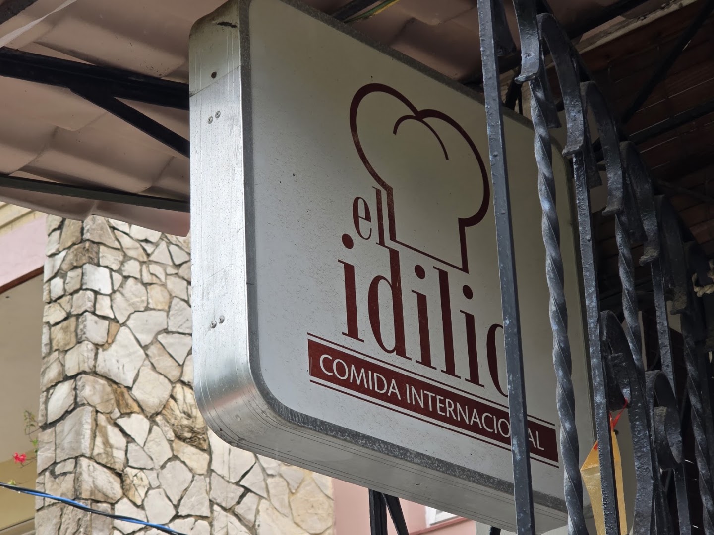 El Idilio: clear signage of the restaurant