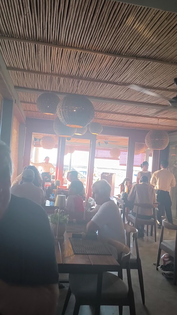 Fuego Lento Steakhouse: restaurant atmosphere and service