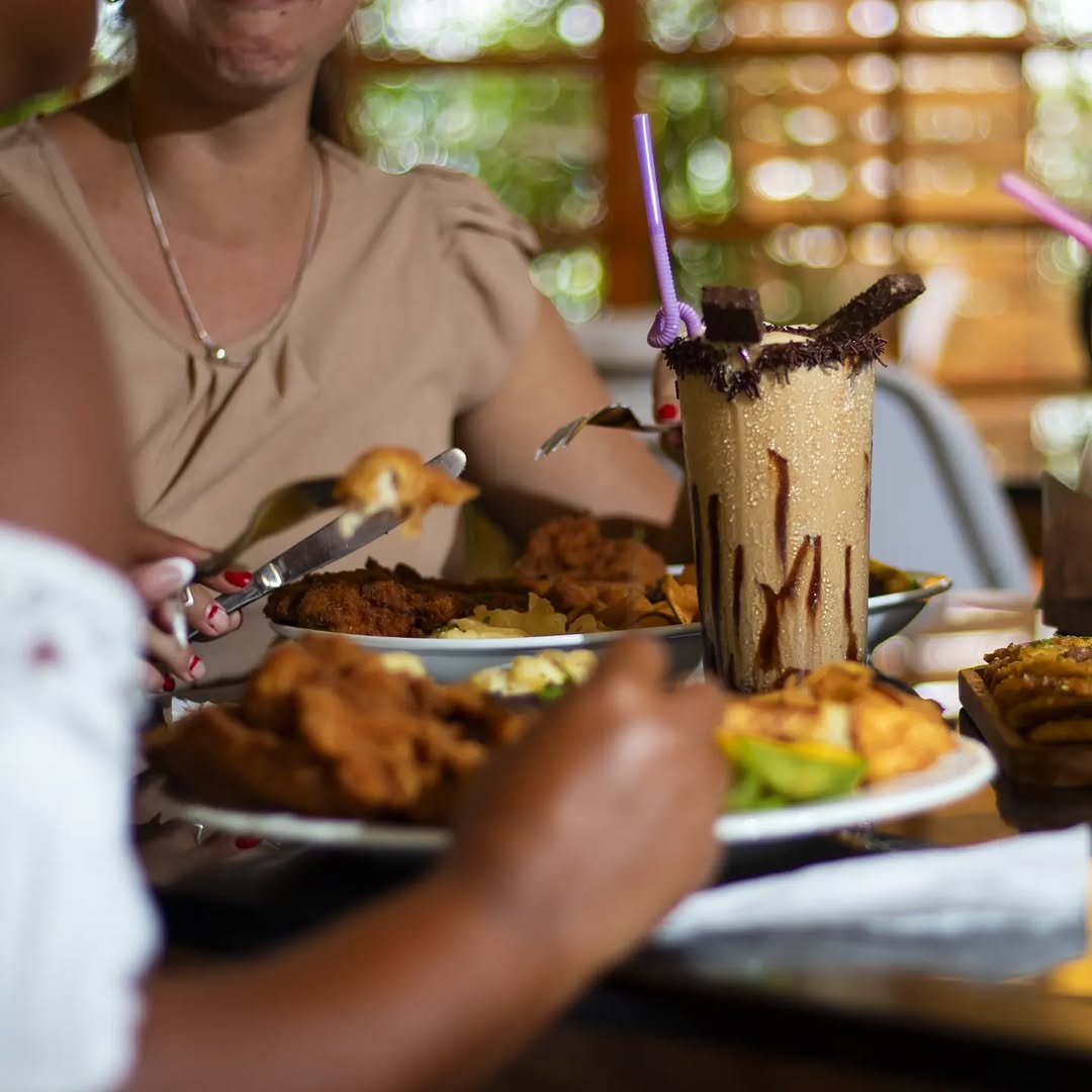Hecho en Plaza: appetizing food and dining atmosphere