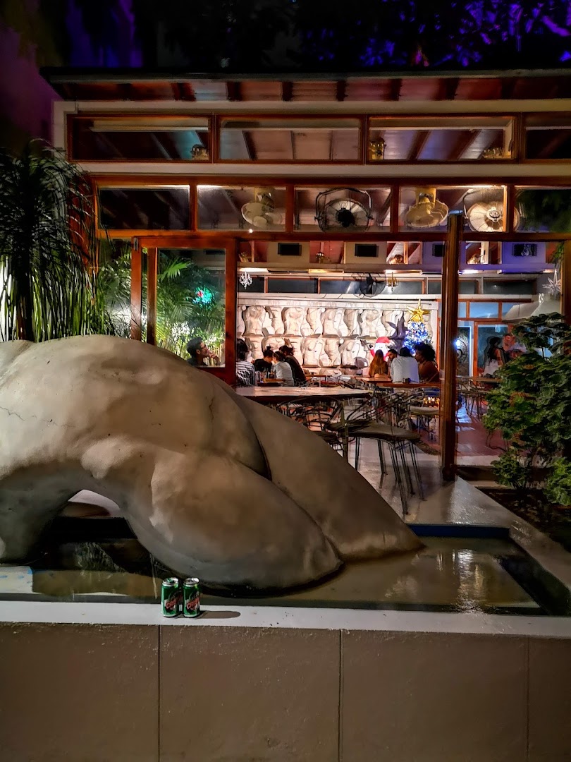 King Bar: inviting atmosphere and clear view