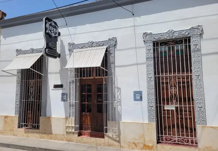 1910 Restaurante & Bar: clear exterior shot of venue