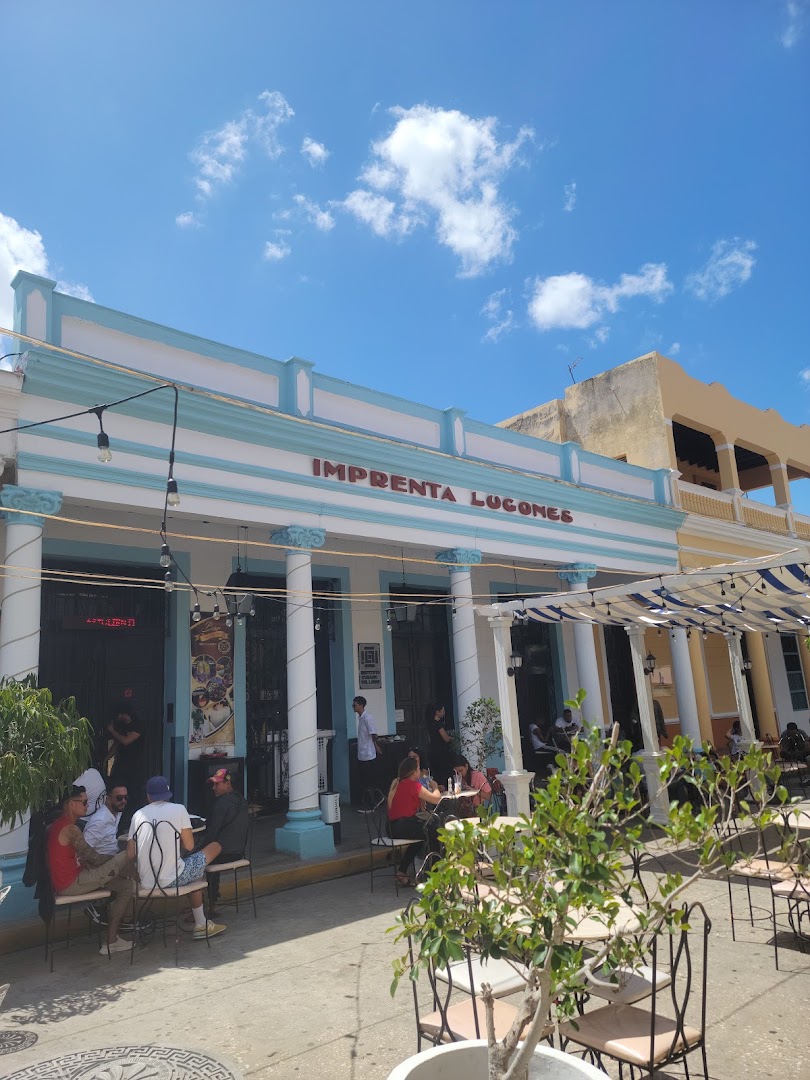 Benjuly Bar: clear shot of restaurant terrace