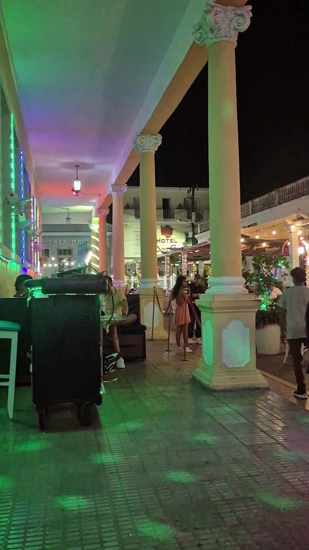 Benjuly Bar: venue atmosphere and terrace