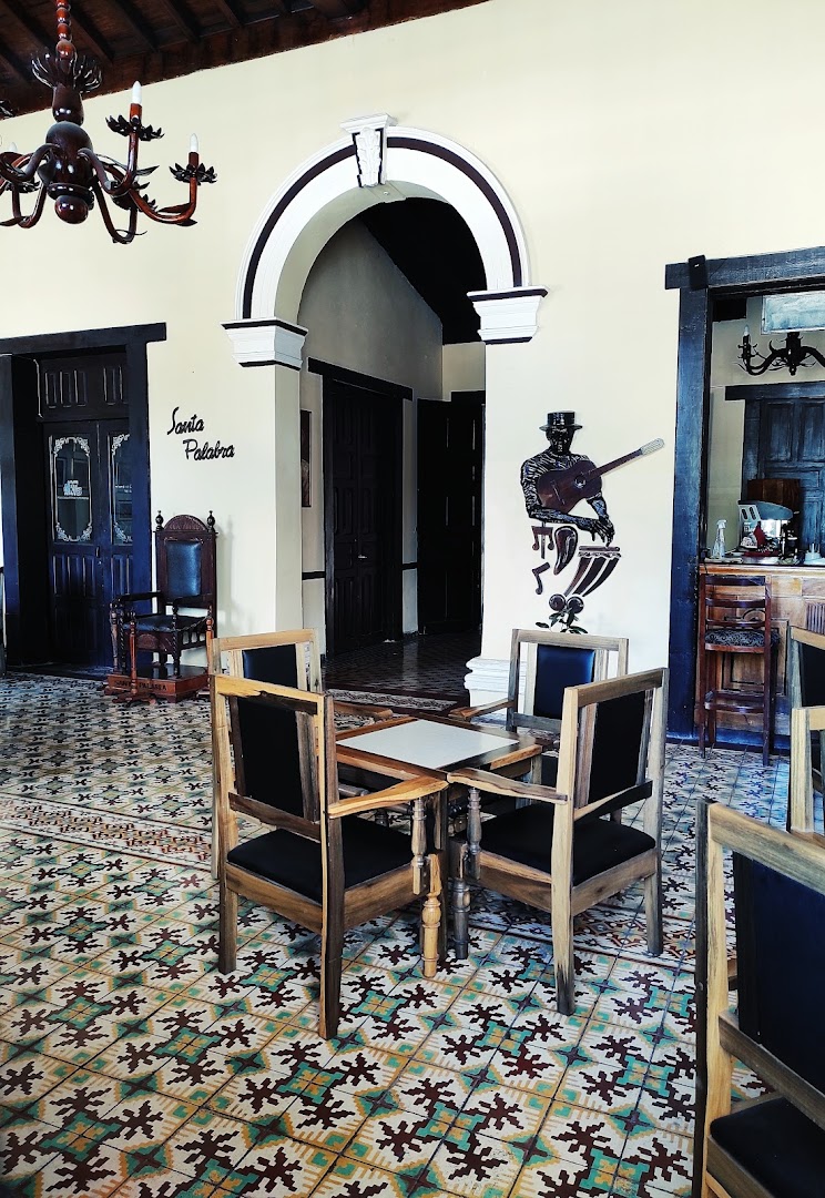 Casa de la Trova "El Guayabero": venue atmosphere and interior