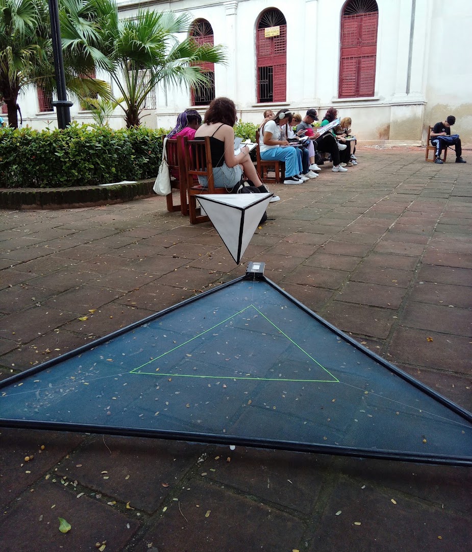 Galería Holguín: exhibition and venue atmosphere