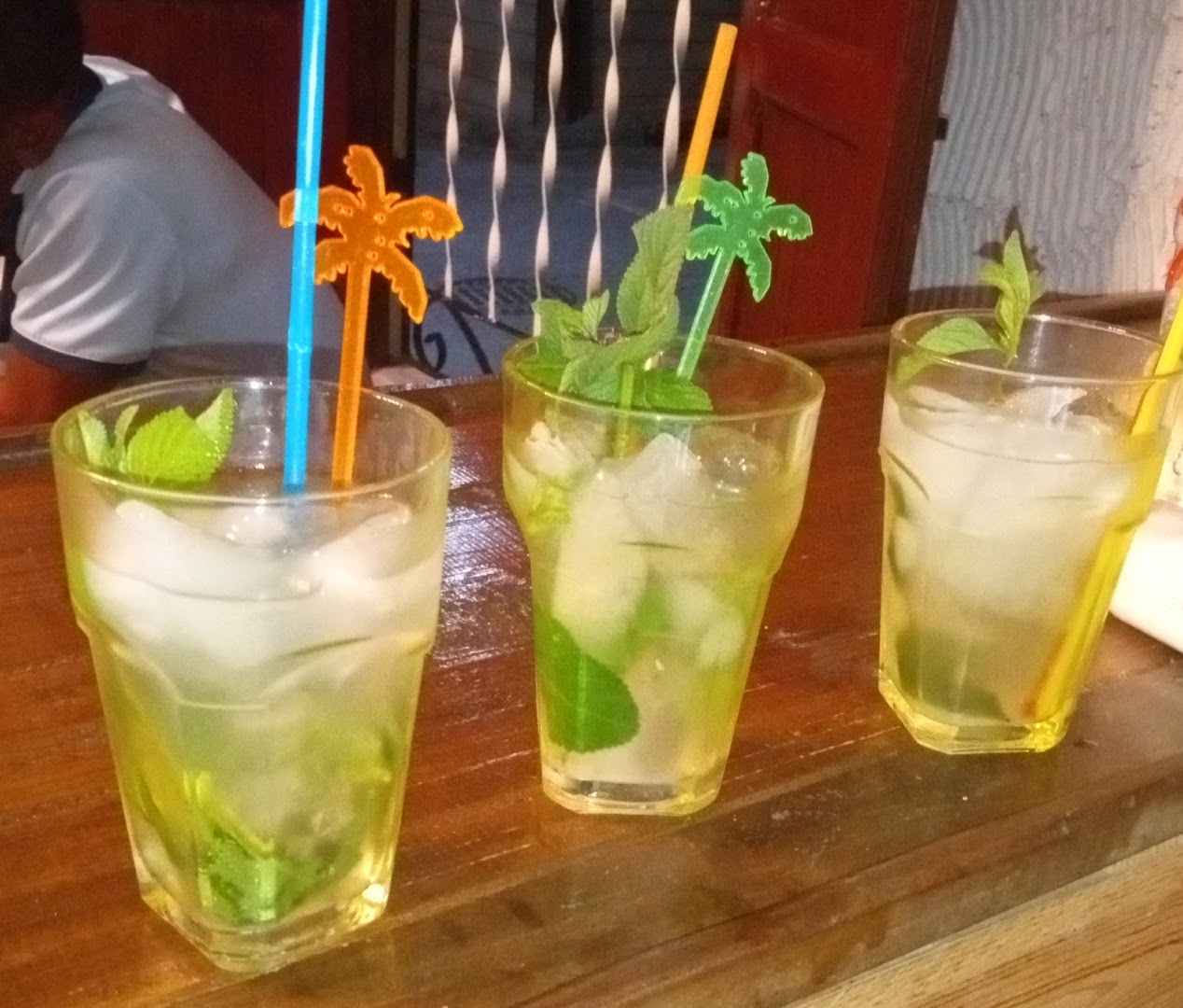 351 Sabor y Arte: appetizing photo of restaurant drinks
