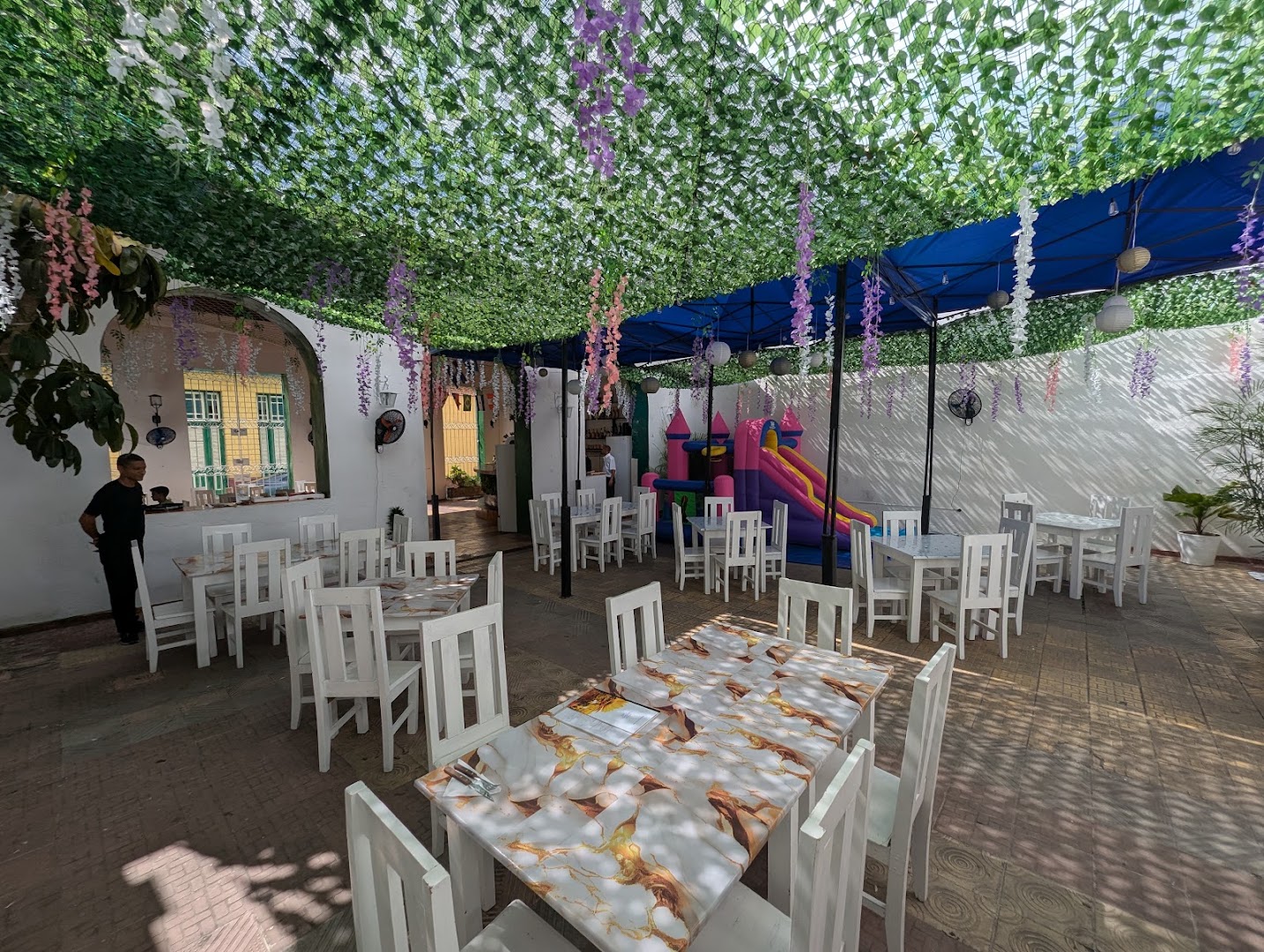 Café Continental: inviting and well-lit terrace area