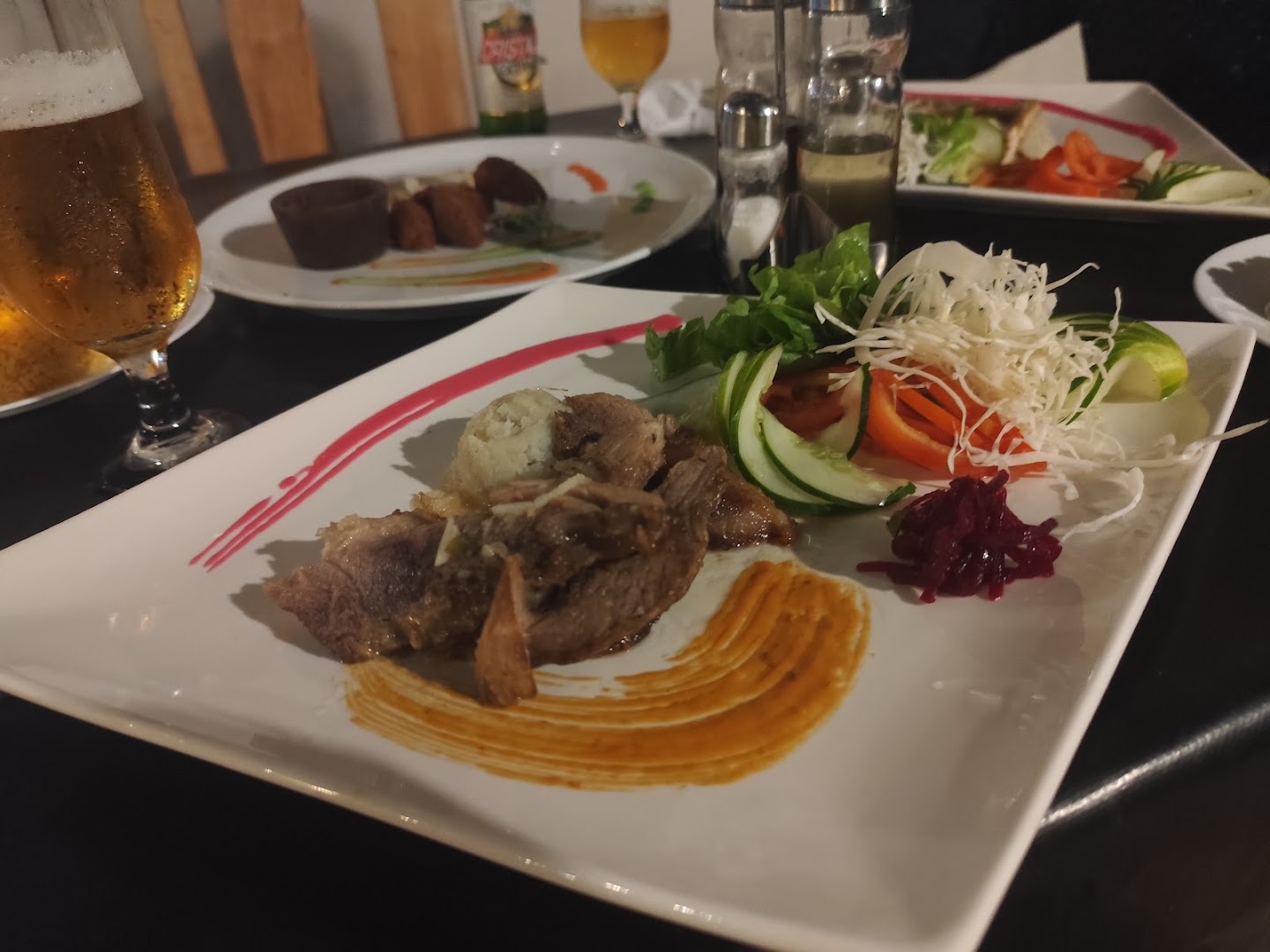 Café Continental: appetizing food and drink presentation