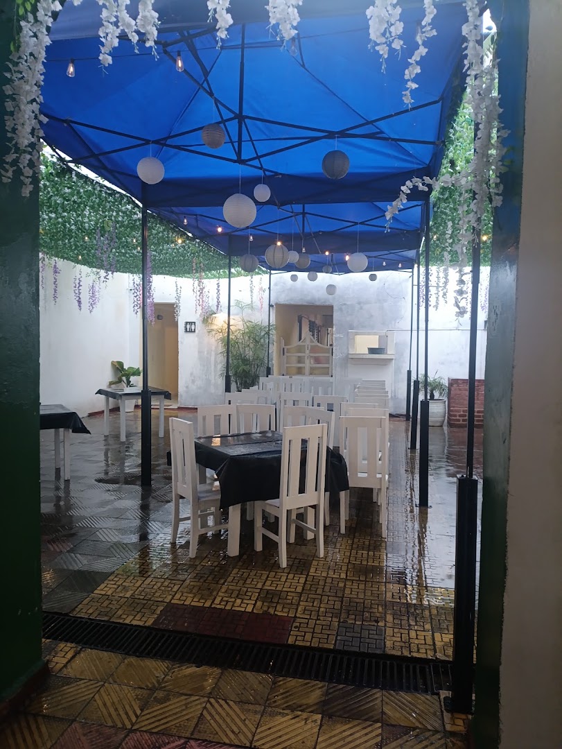 Café Continental: inviting and clear terrace view