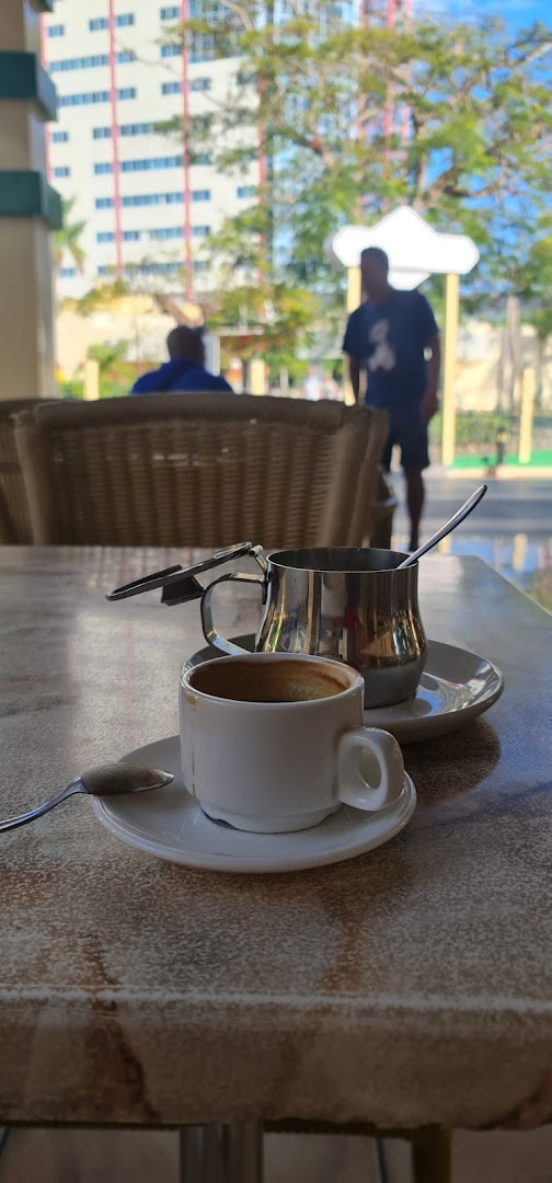 Café Palmares: appealing shot of coffee service