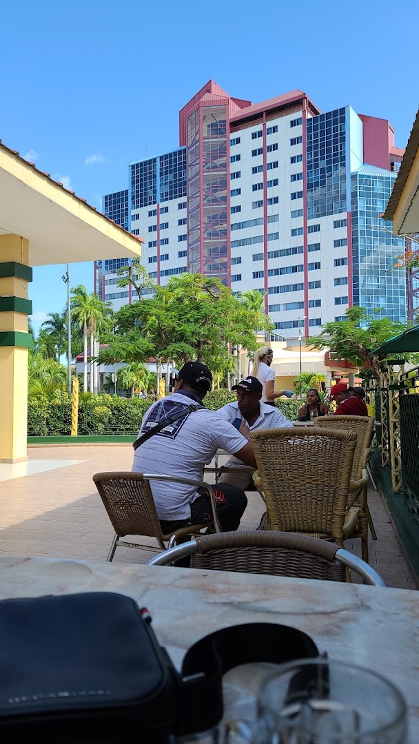 Café Palmares: venue atmosphere and patrons