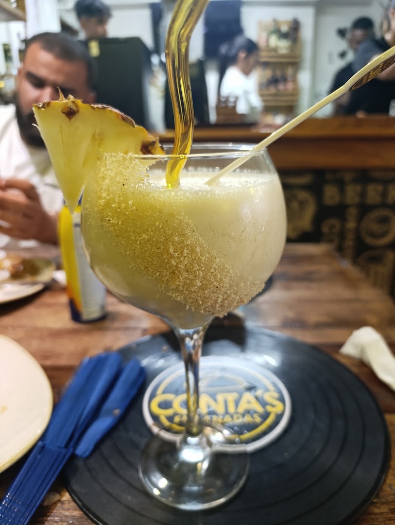 Conta's Empanadas: appetizing drink photo with branding