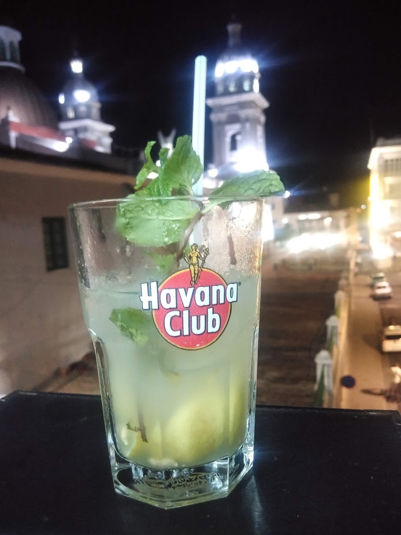 El Balcón de Ana: appealing cocktail with scenic background