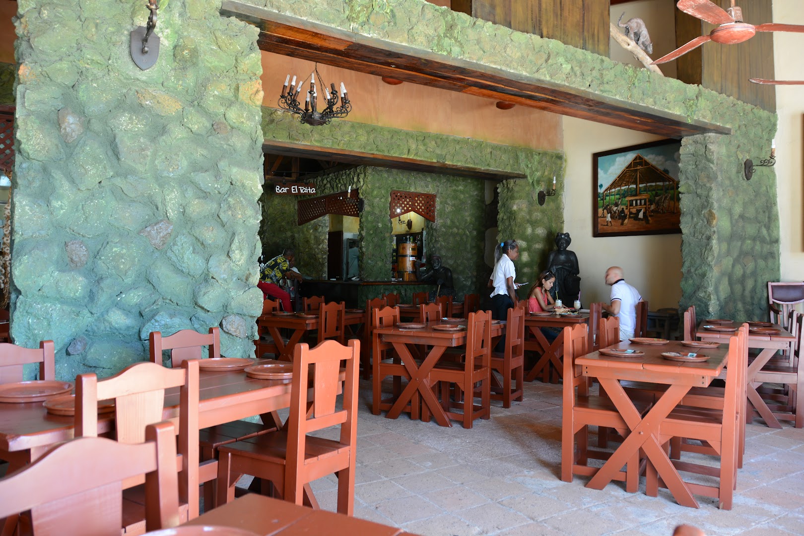 El Barracón: clear view of restaurant interior
