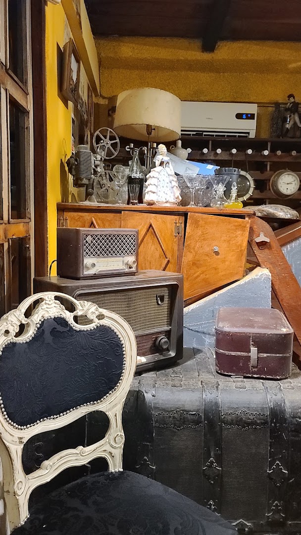 La Cabaña: restaurant's unique vintage decor
