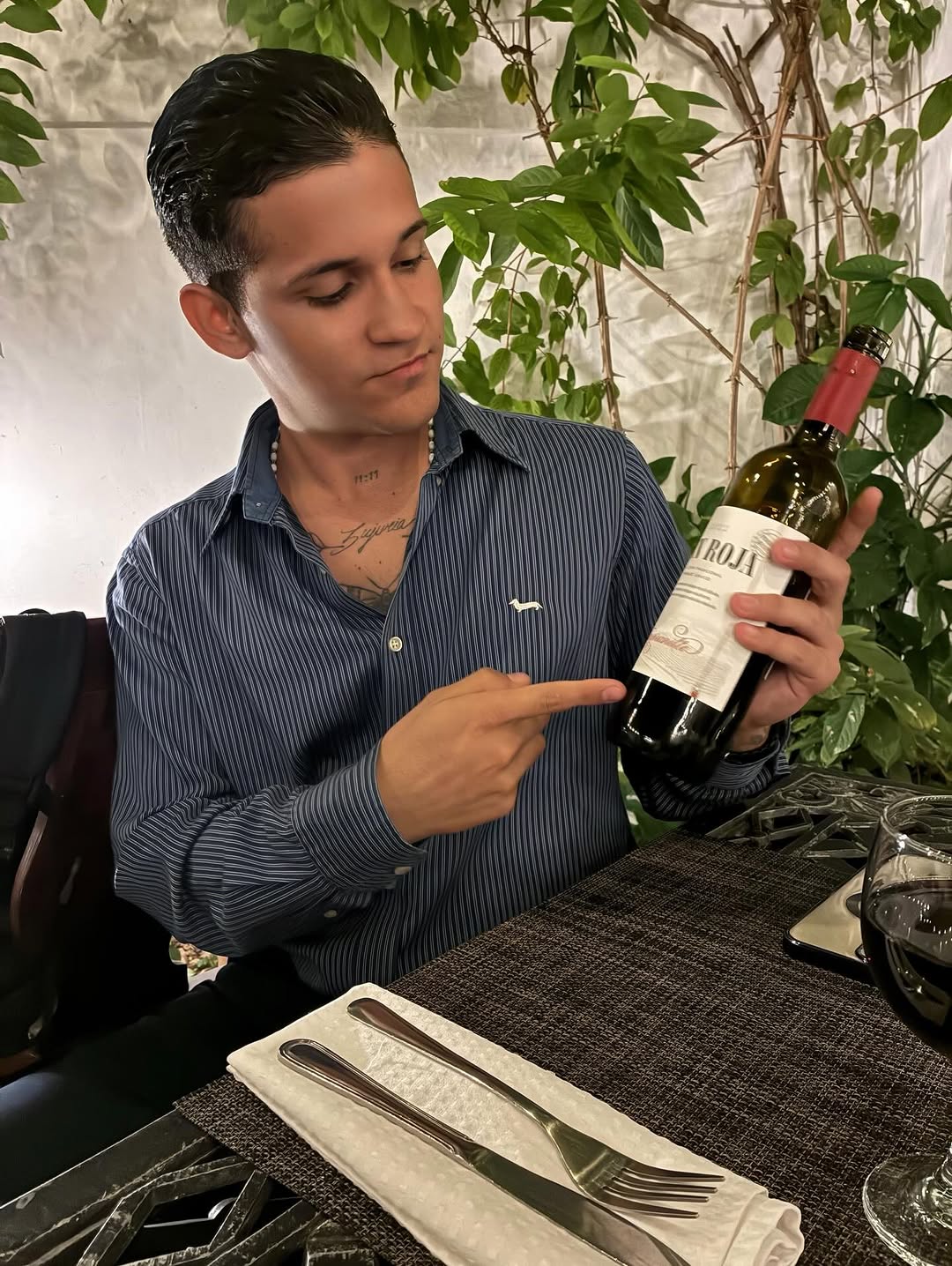 Sapori Italiani: customer enjoying wine at restaurant