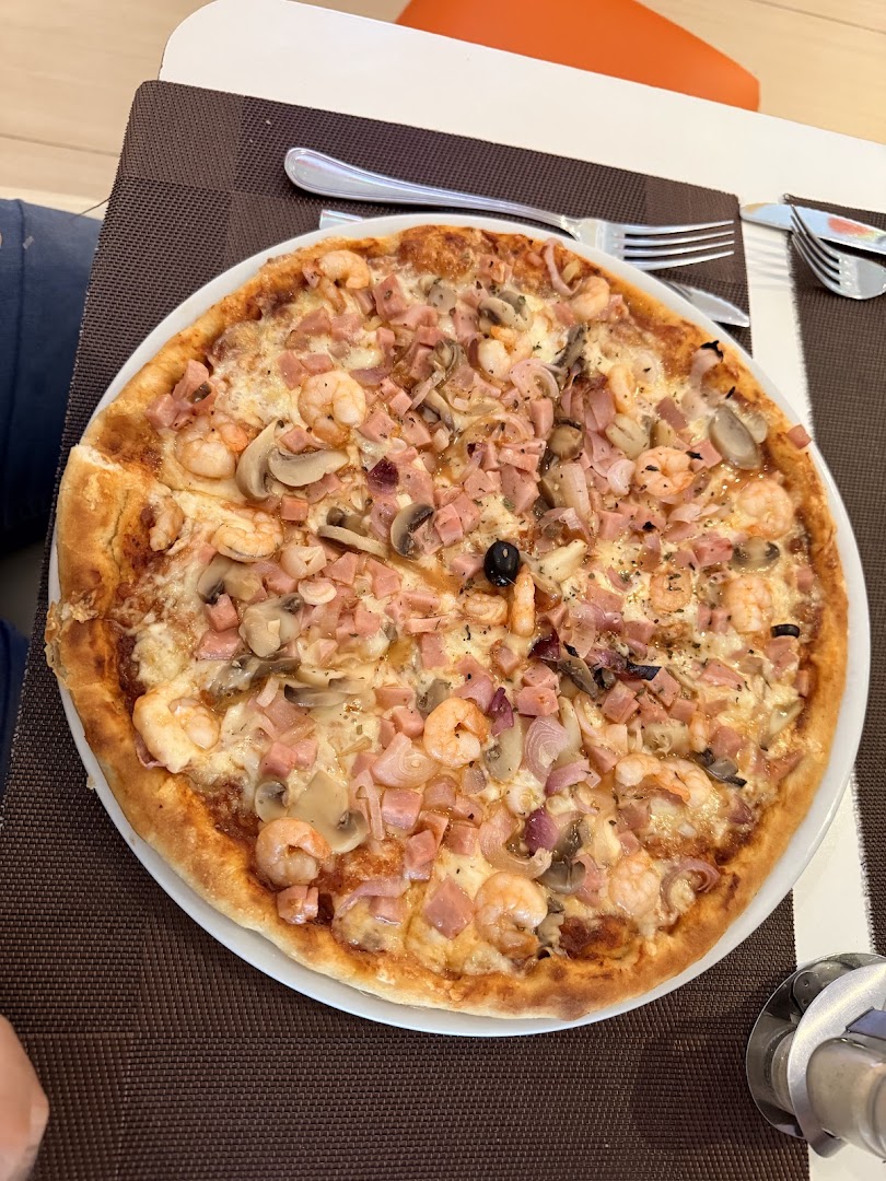 43.5 Bar Restaurante Cafetería: appetizing photo of restaurant food