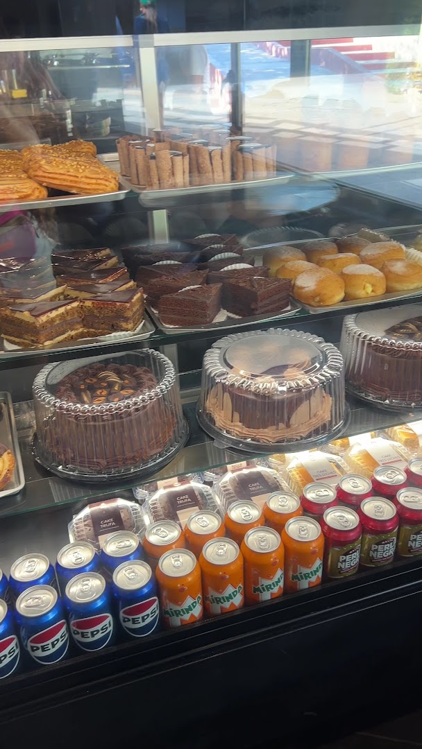 Cafeccino Varadero: clear display of food items