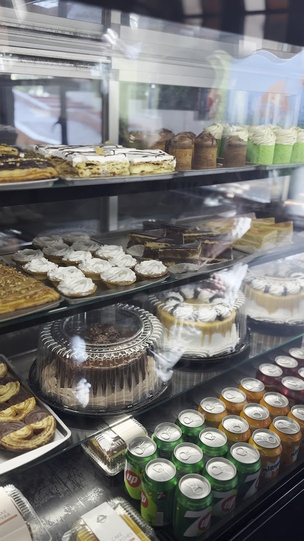 Cafeccino Varadero: clear display of food items