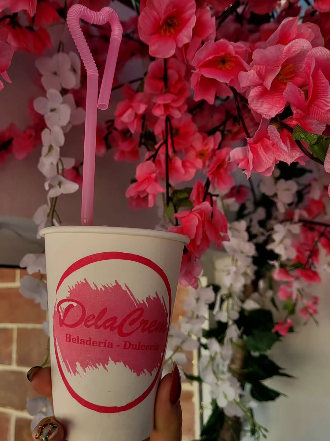 DelaCrem Varadero: attractive branded cup and decor