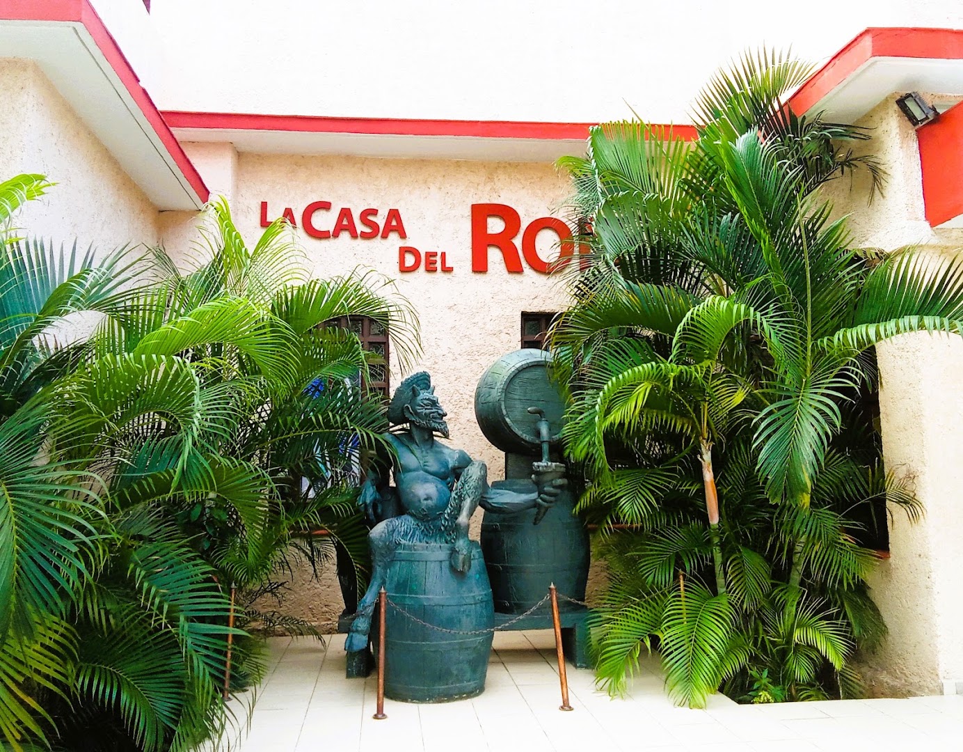 La Casa del Ron: clear, professional storefront photo