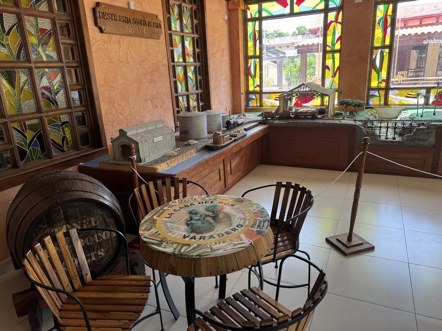 La Casa del Ron: shop interior and atmosphere