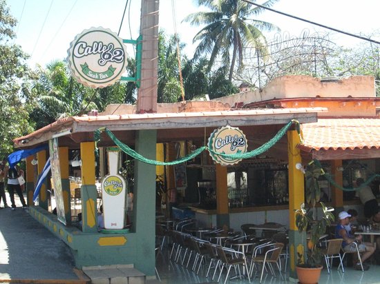 Snack Bar Calle 62: clear exterior view of venue