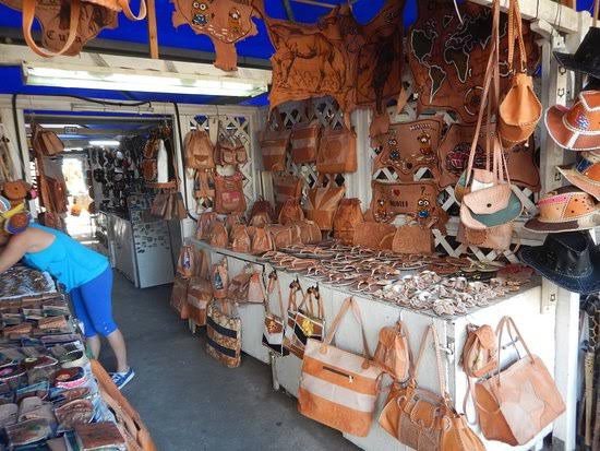 Varadero Street Market: clear display of shop products