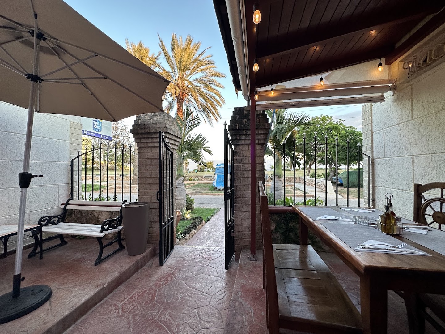 Waco's Club: inviting and clear restaurant terrace