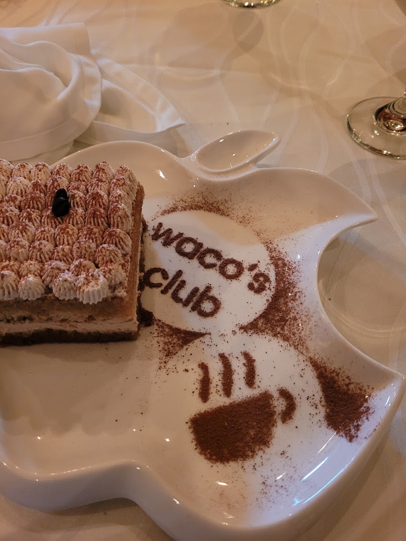 Waco's Club: appetizing food presentation with clear branding